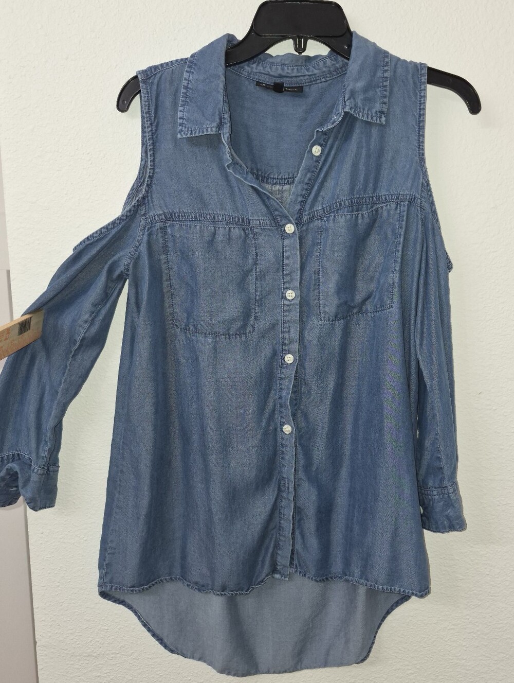 Cold-Shoulder Denim Button-Front Shirt - Blue High Low Chambray